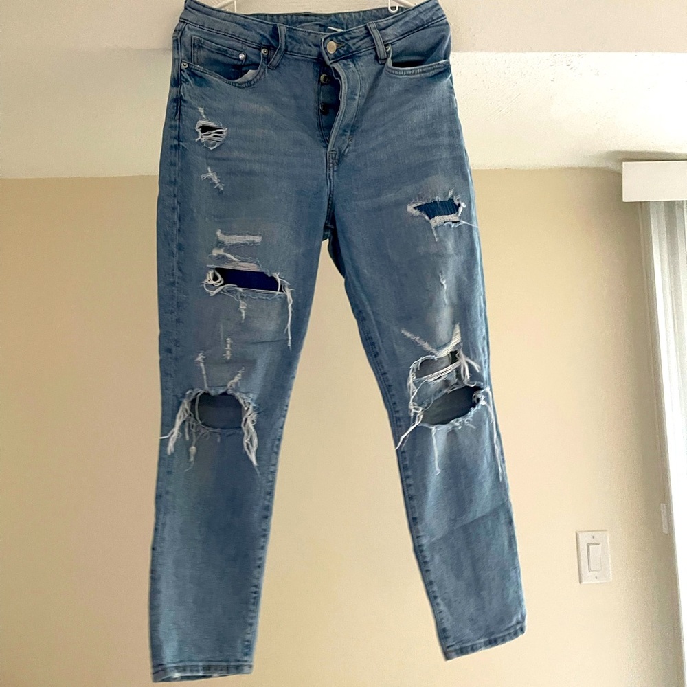 Mom jeans with button up